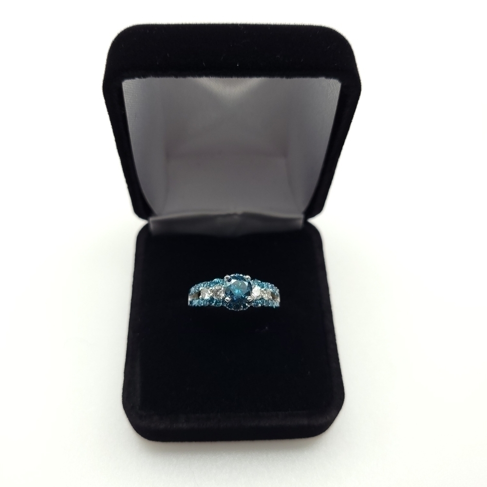 Blue Diamond Engagement Ring. - Picture 15 of 15